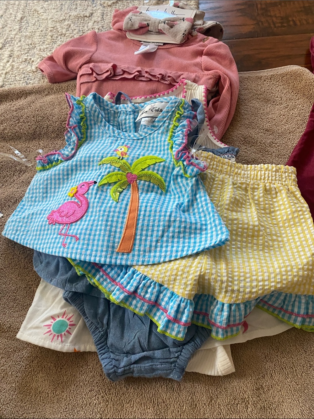 Baby girl bundle of clothes 6-9 - Picture 5 of 7